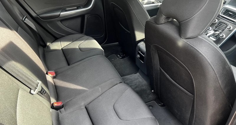 Volvo V60 cena 52900 przebieg: 199050, rok produkcji 2015 z Olsztyn małe 46